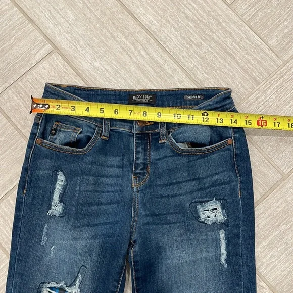 Judy Blue distressed jeans - Picture 5 of 6